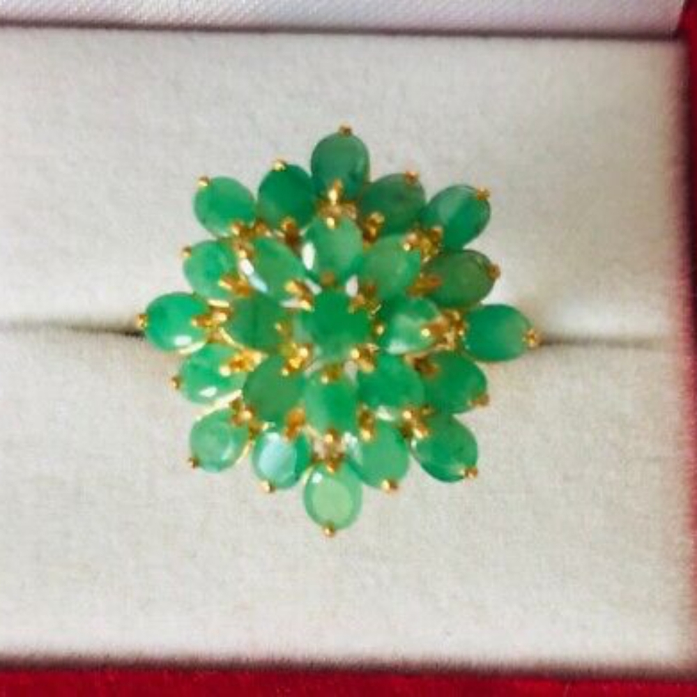 Beautiful 14KT Emerald Ring - Picture 2 of 7
